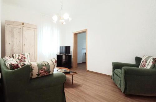 Sant'Elpidio a Mare Apartment | Ideal Casa Rooms & Tabacchi for Group Getaways