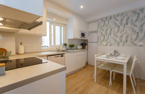 Cadiz Apartment | Exceptional Casa ROS PLAYA with Ocean View & Free Parking