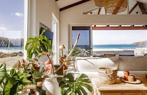 Las Escobas del Venado House | Relaxing Oceanfront Stay at CASA ROSA 49’ - Playa Venao