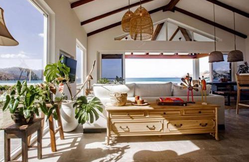 Las Escobas del Venado House | Relaxing Oceanfront Stay at CASA ROSA 49’ - Playa Venao