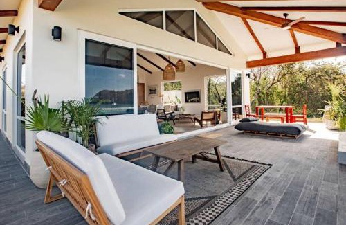 Las Escobas del Venado House | Relaxing Oceanfront Stay at CASA ROSA 49’ - Playa Venao