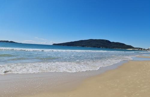Ingleses Sul House | Elegant Casa Rosa: Oceanfront Retreat with 9.9 Guest Rating