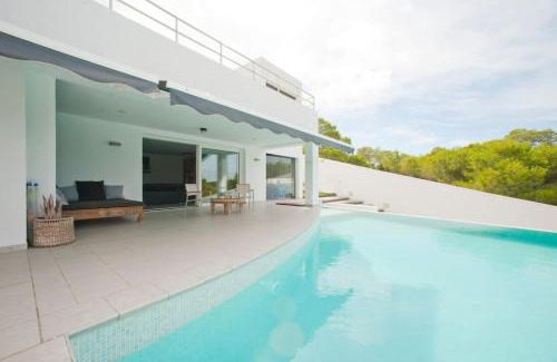 Cala Comte Villa | Seaside Escape at Casa Rosa de los Vientos - 4-Star Rated