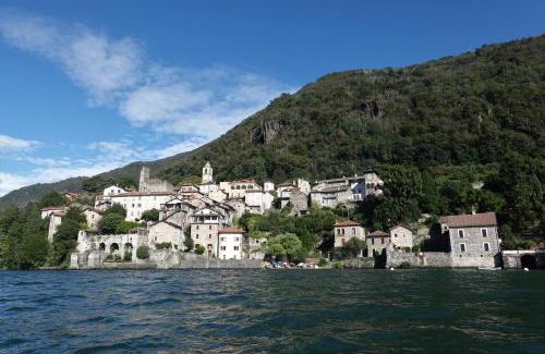 Dervio Apartment | Casa Rosa: Oceanfront Retreat with a 9.7/10 Guest Rating