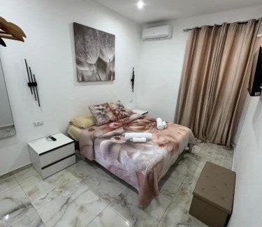 Monterotondo Bed & Breakfast | Cozy B&B ROSA: Family-Friendly with a Relaxing Hot Tub