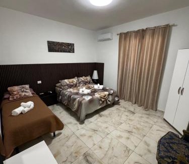 Monterotondo Bed & Breakfast | Cozy B&B ROSA: Family-Friendly with a Relaxing Hot Tub