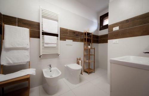 Sesto Ulteriano Bed & Breakfast | Relax at Casa Rosa: Oceanfront, Pet-Friendly Retreat
