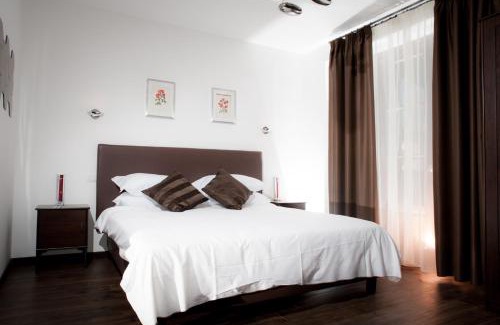 Sesto Ulteriano Bed & Breakfast | Relax at Casa Rosa: Oceanfront, Pet-Friendly Retreat