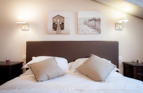 Sesto Ulteriano Bed & Breakfast | Relax at Casa Rosa: Oceanfront, Pet-Friendly Retreat