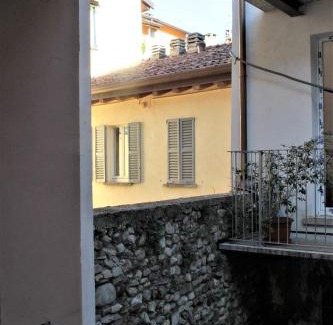 Como Apartment | Exceptional Stays at Casa Rosada - 4 Star Pet-Friendly Retreat