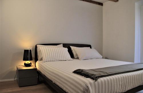 Como Apartment | Exceptional Stays at Casa Rosada - 4 Star Pet-Friendly Retreat