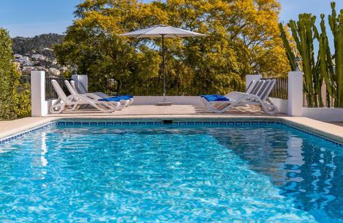 Tarraula Villa | Explore Casa Rosalia: Pet-Friendly 4-Star Retreat