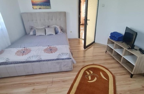 Arsa House | Pet-Friendly Getaway at CASA ROSE - Rated 9/10 by Guests