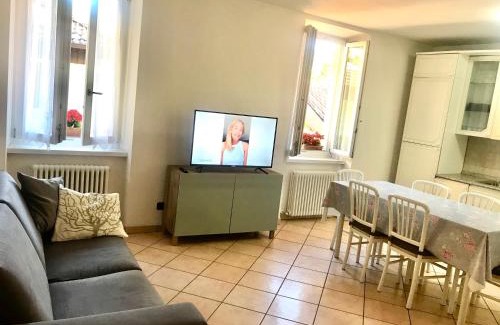 Locca Apartment | Cozy Casa Rosella: Oceanfront Retreat with Pet-Friendly Perks