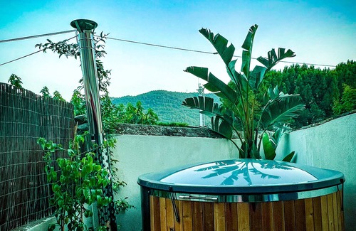 Signes House | Experience CASA ROSSA: Gite for 4 Near Circuit du Castellet