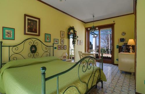 Tiberio Villa | Casa Rossella - Casa con giardino by ItalianHost