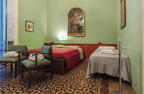 Acireale Bed & Breakfast | Casa Rossi Bed & Breakfast within walking distance of the historic center and 5 minutes from the sea