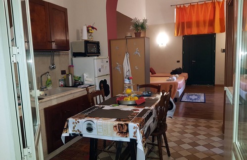 Corso dei Mille - Sant'Erasmo Apartment | Discover Casa Ròtre: Top-Rated Stay with Spa & Breakfast