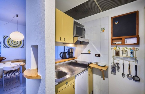 Varenna Apartment | Delight in Casa Royal's Beautiful Garden & Ocean Views