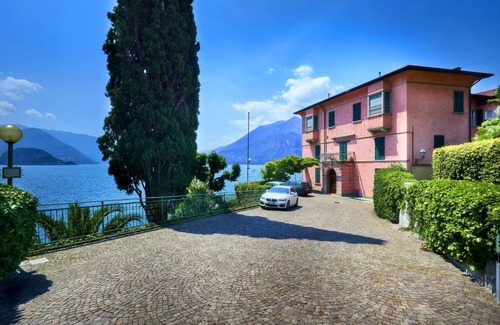 Varenna Apartment | Delight in Casa Royal's Beautiful Garden & Ocean Views