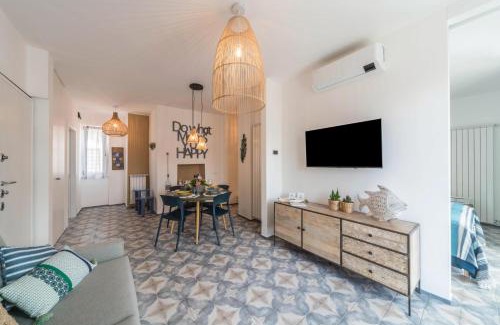 Lierna Apartment | Enchanting Casa Royale Appartamento Acqua with Pool & Kids