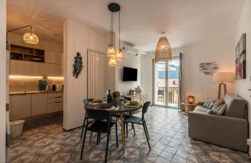 Lierna Apartment | Enchanting Casa Royale Appartamento Acqua with Pool & Kids