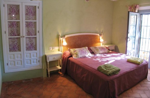 El Castillo de las Guardas Ski Chalet | Relax at Casa rural Las Tejoneras: Pool & Hot Tub Awaits