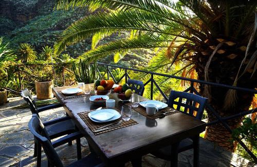 Lomito Fragoso y Honduras Ski Chalet | Inviting CASA RURAL LOS FRONTONES: Ocean Views Await