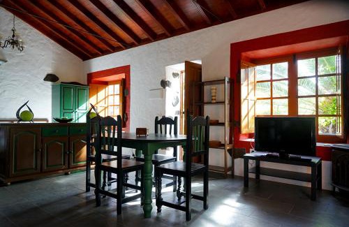 Lomito Fragoso y Honduras Ski Chalet | Inviting CASA RURAL LOS FRONTONES: Ocean Views Await