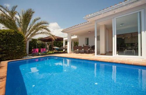 Bell Horizo Villa | Relax at Casa Rufina: Your 4-Star Poolside Retreat