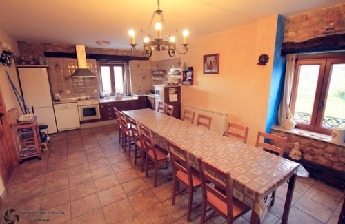Basconcillos del Tozo Cottage | Spacious Casa Rural La Bernarda: Perfect for 16 Guests