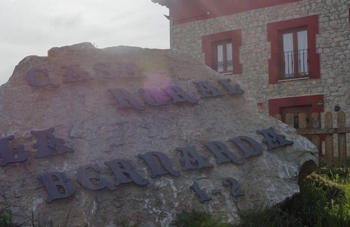 Basconcillos del Tozo Cottage | Spacious Casa Rural La Bernarda: Perfect for 16 Guests