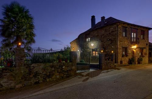 Noceda House | Pet-Friendly Retreat at Casa Rural Abuelo Jose Awaits You