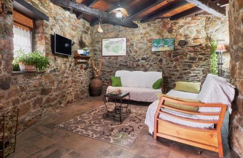 Noceda House | Pet-Friendly Retreat at Casa Rural Abuelo Jose Awaits You