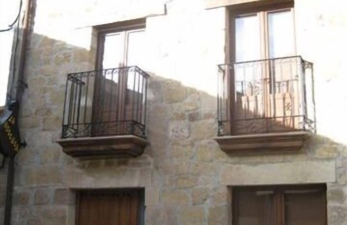 Salas de los Infantes Cottage | Inviting Casa Rural La Botería with Kitchen for 13 Guests
