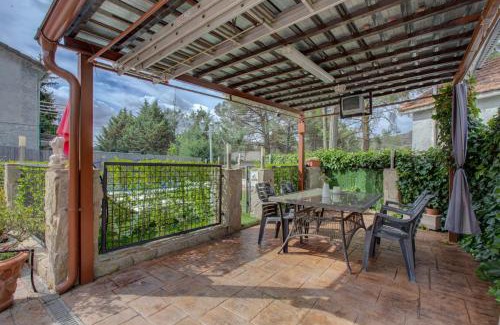 Santa Maria de la Alameda House | Discover Casa Rural Higueras - Pet-Friendly Getaway