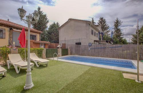 Santa Maria de la Alameda House | Discover Casa Rural Higueras - Pet-Friendly Getaway