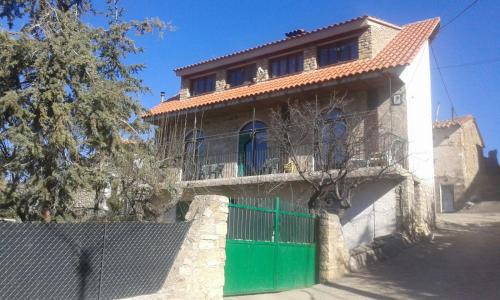 Villarroya de los Pinares House | Pet-Friendly Casa Rural Chulilla with Oceanfront Pool