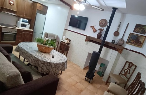 San Carlos del Valle Cottage | Relax at Casa Rural Doña Gumersinda in San Carlos del Valle