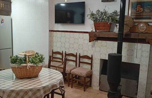 San Carlos del Valle Cottage | Relax at Casa Rural Doña Gumersinda in San Carlos del Valle