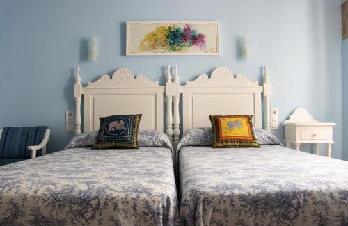 San Martin de Trevejo House | Discover Casa Rural Antolina: Rated 9.3 with Family-Friendly Dining