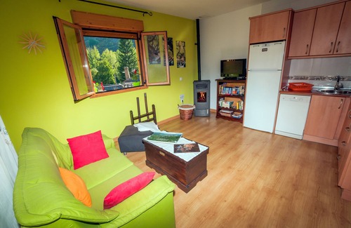 La Omanuela Cottage | Idyllic Casa Rural Aguas Frías with Lake View and Spa