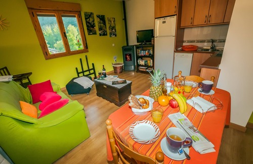 La Omanuela Cottage | Idyllic Casa Rural Aguas Frías with Lake View and Spa