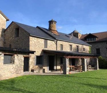 Borrastre Ski Chalet | Highly Rated Family Getaway at Casa Rural Aracanciás