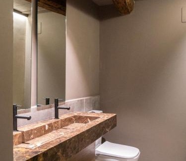 Borrastre Ski Chalet | Highly Rated Family Getaway at Casa Rural Aracanciás