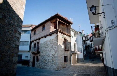Casas del Monte Cottage | Discover Rural Cottages Arbequina: Pet-Friendly Getaway