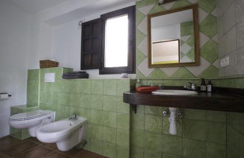 Guejar Sierra House | Cozy Casa Rural Arroyo de la Greda with Hot Tub & Kitchen