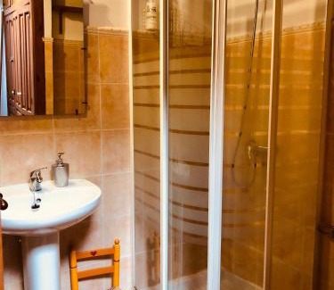 Yosa de Sobremonte House | Pet-Friendly Oceanfront Retreat: Casa Rural Basajarau