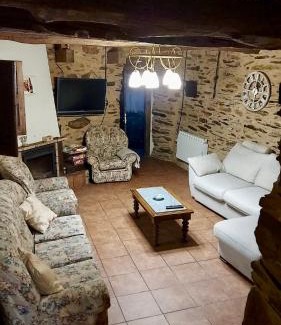 Moreda House | Discover CASA RURAL BIERZO ENCANTADO: 9.2/10, Oceanfront Retreat