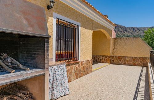 Elche De La Sierra House | Explore CASA RURAL C: Pet-Friendly Retreat with Ocean Views